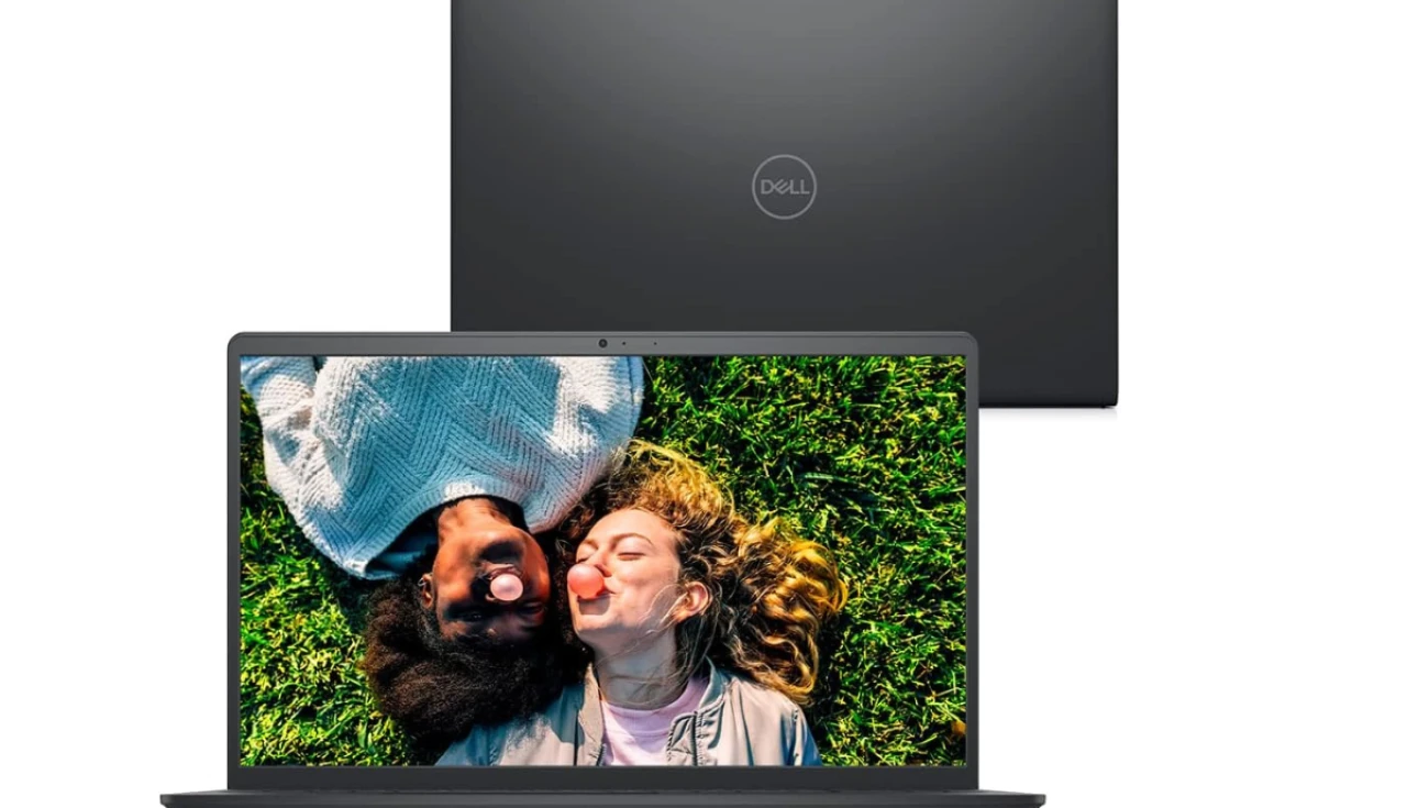 Notebook Dell Inspiron I15-I120K-A15P aberto, tela Full HD ligada, design moderno em preto.